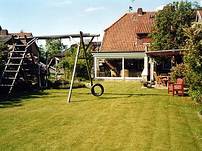 Garten mit eigenem Spielplatz