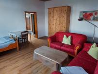 Sitzecke und Fernseher